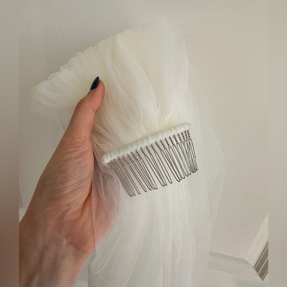 Sheer Soft 6ft Wedding Veil in Light Ivory — Bonus New Garter Included - Picture 7 of 10